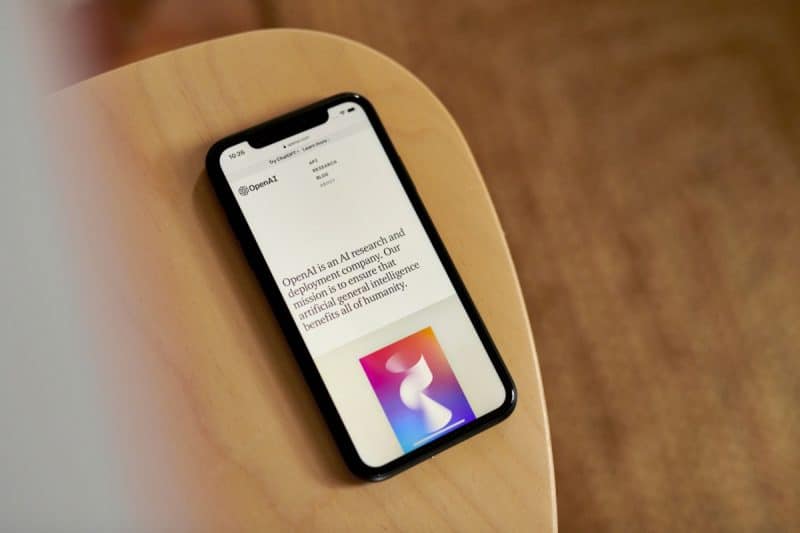 مايكروسوفت تتيح خدمات ChatGPT في كتابة البريد الإلكتروني