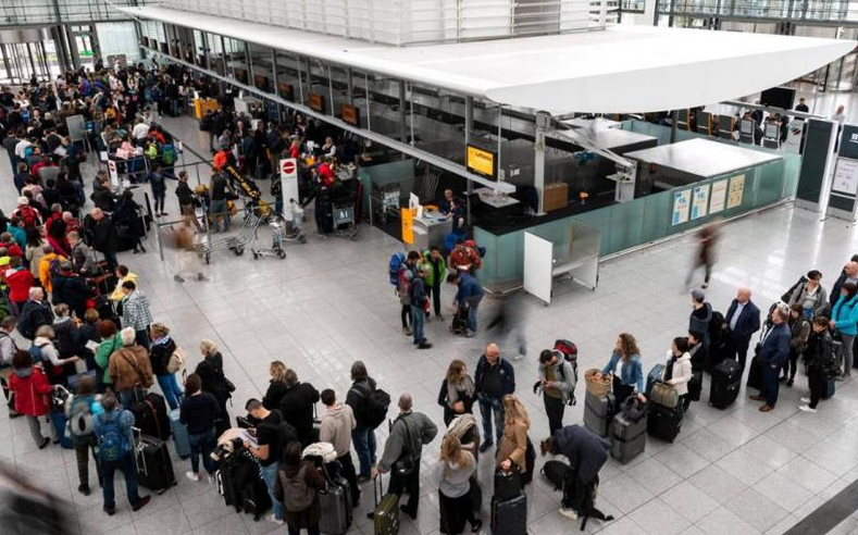 إلغاء كل رحلات مطار ميونيخ الجمعة بسبب الإضراب