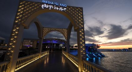 جزيرة الإعلام في حلبة كورنيش جدة القلب الناطق لسباقات الفورمولا1