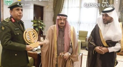 أمير الرياض يكرم منصة أبشر لحصولها على جائزة سنديان 2023