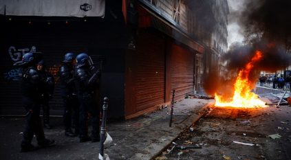 تجدد الاشتباكات بين الشرطة والمتظاهرين في فرنسا 