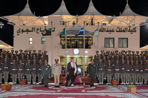 خالد بن سلمان يشهد حفل تخريج الدفعة 20 من طلبة كلية الملك عبدالله للدفاع الجوي