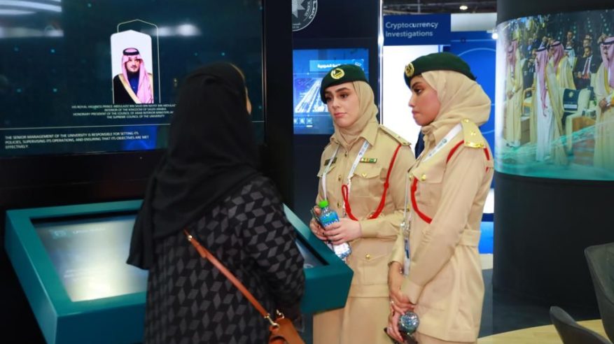 جامعة نايف تستعرض جهودها بالقمة العالمية الشرطية في دبي 