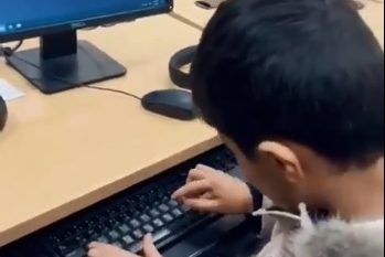 طالب سعودي يصمم موقعًا إلكترونيًّا ويبهر معلميه