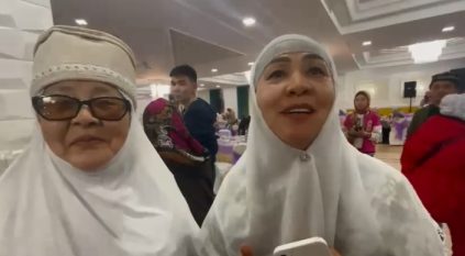 لقطات لفرحة الصائمات في كازاخستان بهدية الملك سلمان في رمضان