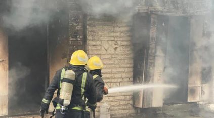 مدني خميس مشيط يخمد حريقًا في محال تجارية