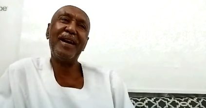 سوداني يلتقي طلابه بعد 25 عامًا: المشاغبون أصبحوا معلمين