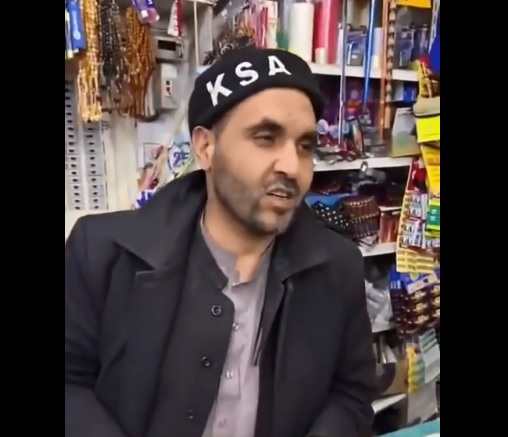 مقيم أفغاني يتحدث لهجة قبيلة شمر بإتقان
