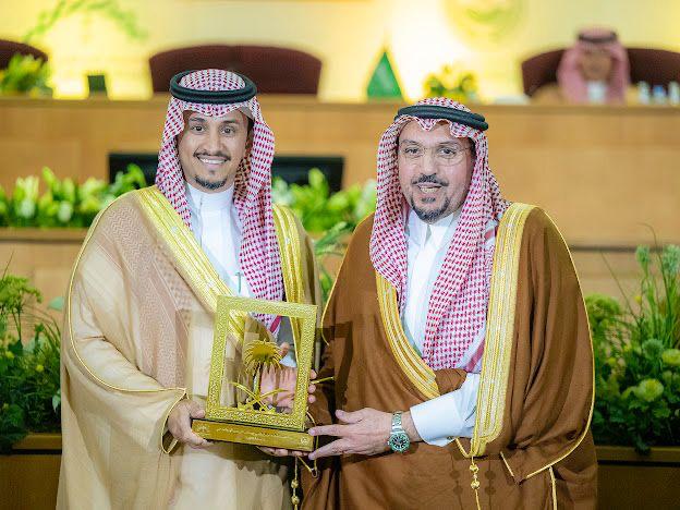 أمير القصيم يكرم وزارة الحرس الوطني لفوزها بجائزة صناعة المحتوى الرقمي