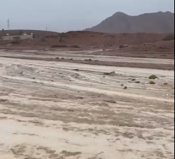 لقطات لجريان السيول بمحافظة حقل