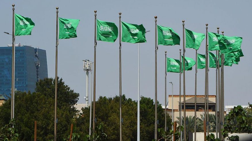 شوارع جدة تتزين بالأخضر ابتهاجًا بيوم العلم