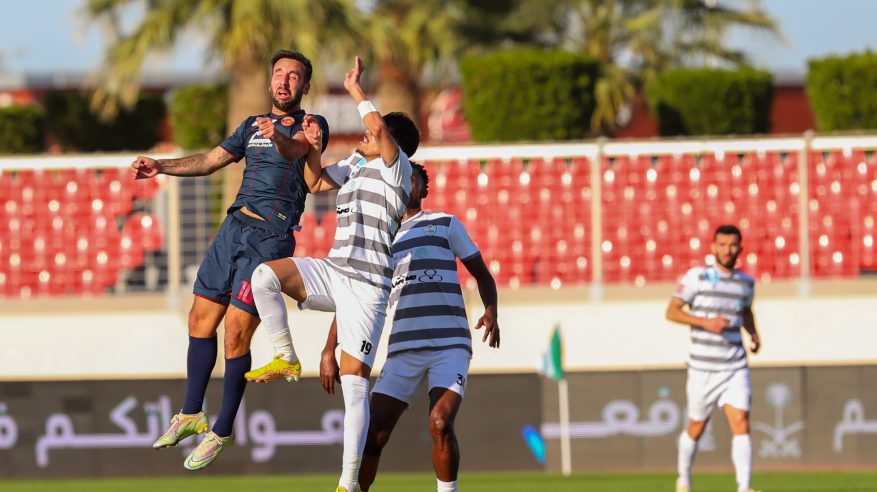 ضمك يصعد 4 مراكز بعد فوزه على الطائي بثلاثية