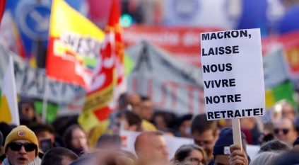 إضرابات واحتجاجات عمالية تشعل شوارع فرنسا