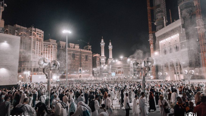 أجواء روحانية في صلاة التراويح بالمسجد الحرام في أولى ليالي رمضان