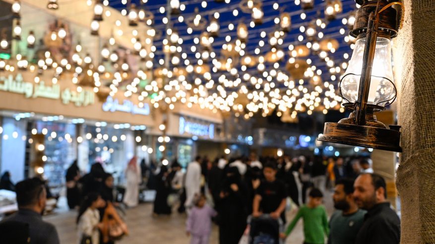 الفوانيس تزين أسواق الطائف التاريخية ابتهاجًا برمضان