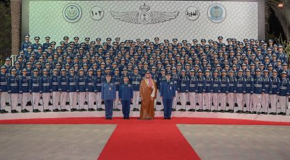 خالد بن سلمان يشهد تخريج الدفعة 102 من طلبة كلية الملك فيصل الجوية