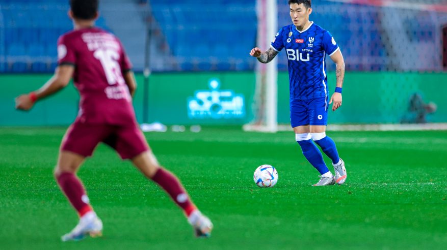 الهلال يتفوق على الاتفاق بثنائية في الشوط الأول