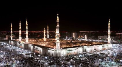 تحديد 700 معتكفة بالمسجد النبوي والتصاريح عبر تطبيق زائرين