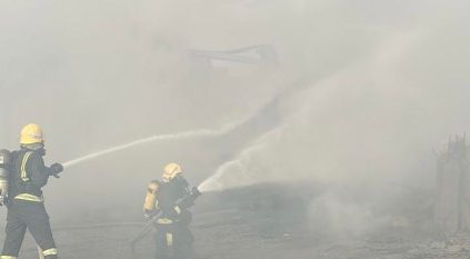 مدني الرياض يخمد حريقًا جزئيًا بموقع للتخزين في حي بدر