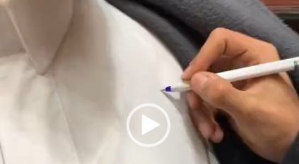 لحظات مؤثرة لوداع موظفين لزميلهم وقعوا على ثوبه