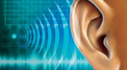 3 أعراض مقلقة تُنذر بمشاكل في السمع