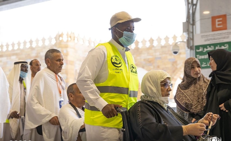 تفعيل مبادرة خدام الحرم لتقديم خدمة دفع العربات المجانية