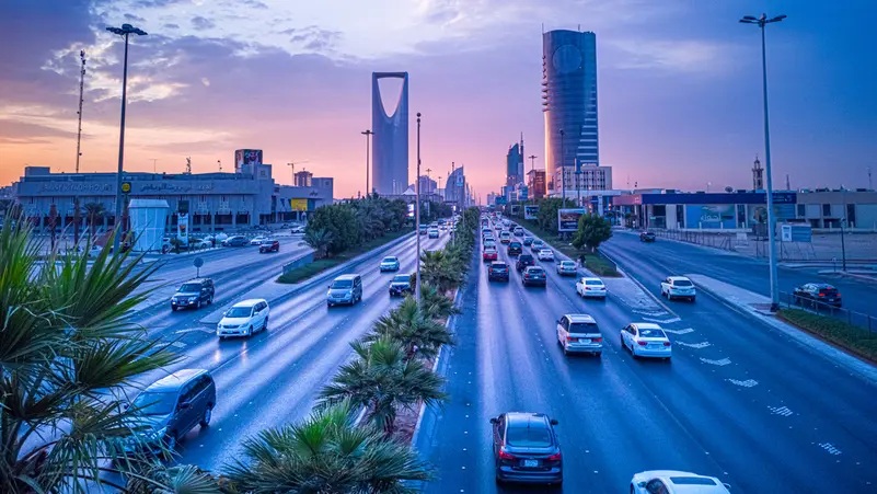 السعودية تسجل أعلى معدل في القطاع غير النفطي منذ 8 سنوات
