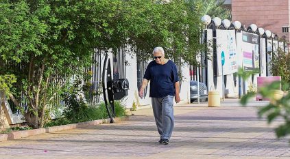 المشي يعزز قدرة الدماغ على معالجة الأصوات