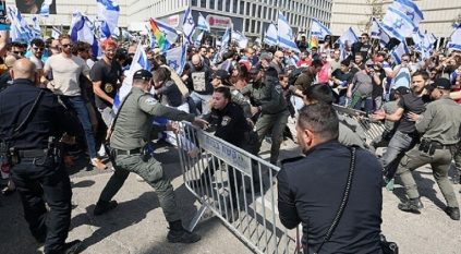 الشرطة الإسرائيلية تجلد المحتجين ضد الحكومة 