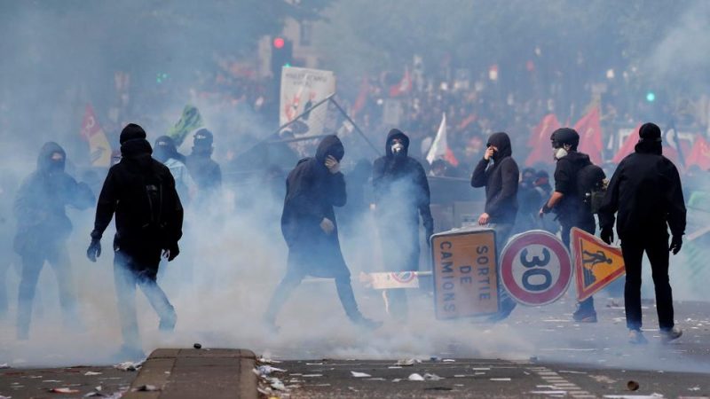 تجدد اشتباكات بين الشرطة والمتظاهرين في فرنسا 