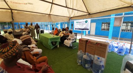 الندوة العالمية توزع برادات المياه على عشرات المساجد في نيجيريا
