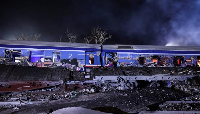 حادث القطار يطيح بوزير النقل في اليونان