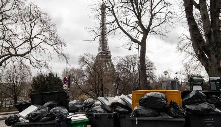 سكان باريس يشكون من جبال القمامة في الشوارع
