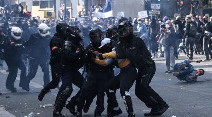 اندلاع أعمال عنف واشتباكات بمليونية فرنسا