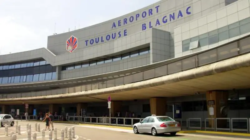 طيران فرنسا يطلب إلغاء رحلات في 4 مطارات بسبب الإضرابات