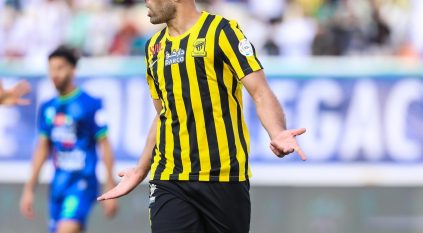 عبدالرزاق حمدالله يهز الشباك ويتصدر قائمة الهدافين