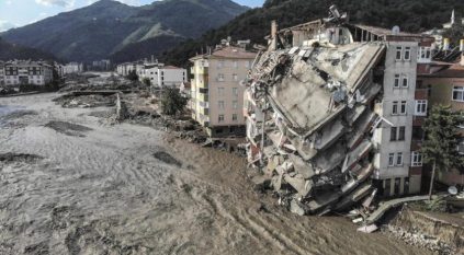 فيضانات مدمرة تجتاح عدة ولايات جنوب تركيا