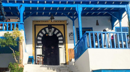 جدل واسع في تونس بسبب إغلاق مقهى