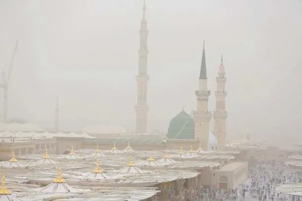 رياح وأتربة مثارة على المدينة المنورة حتى الـ7 مساءً
