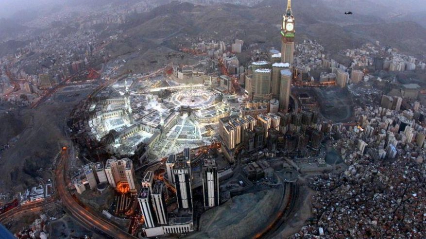 لقطات جوية تبهج القلوب للمسجد الحرام قبل أذان المغرب
