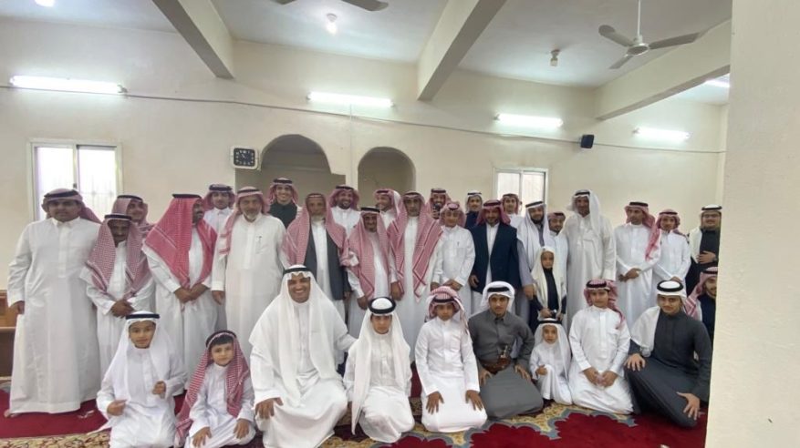 3 رسائل في خطبة العيد لـ آل مناع في جامع العُره