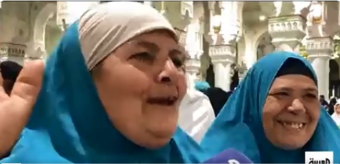 فرحة غامرة لمعتمرتين مصريتين بالحرم المكي