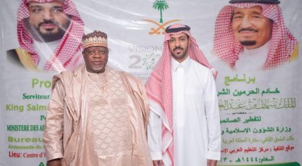 الشؤون الإسلامية تنفذ برنامج خادم الحرمين لتفطير الصائمين في نيجيريا