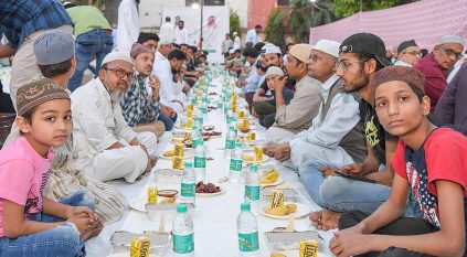 السعودية تقيم مائدة إفطار في أقدم وأكبر جمعية إسلامية بالهند