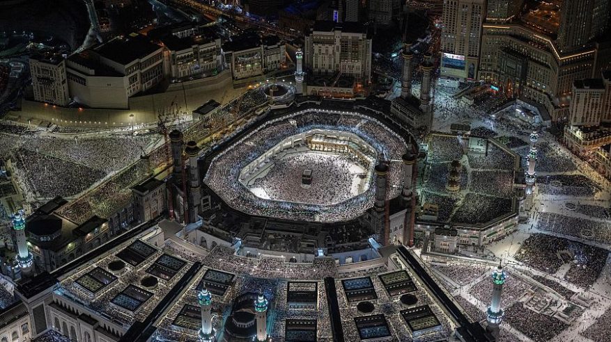سماء مكة المكرمة وازدحام الحرم ليلة 29 رمضان