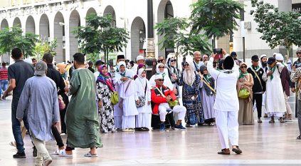 الزائرون يودعون المدينة المنورة بمشاعر الاشتياق وآمال بعودة اللقاء