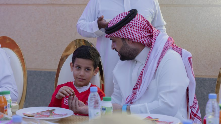 نادي الباطن يقيم إفطارًا رمضانيًا لأبناء جمعية تراؤف