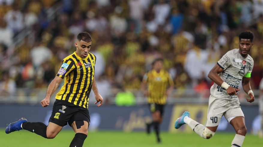 الاتحاد يُمطر شباك ضمك بثلاثية ويواصل الانفراد بـ صدارة دوري روشن