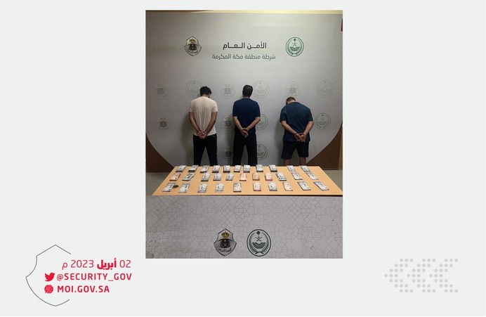 شرطة جدة تسترد 620 ألف ريال وتضبط 3 أشخاص إثر انتحالهم الصفة