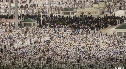 انسيابية حركة الحشود بالمسجد النبوي على مدار الساعة